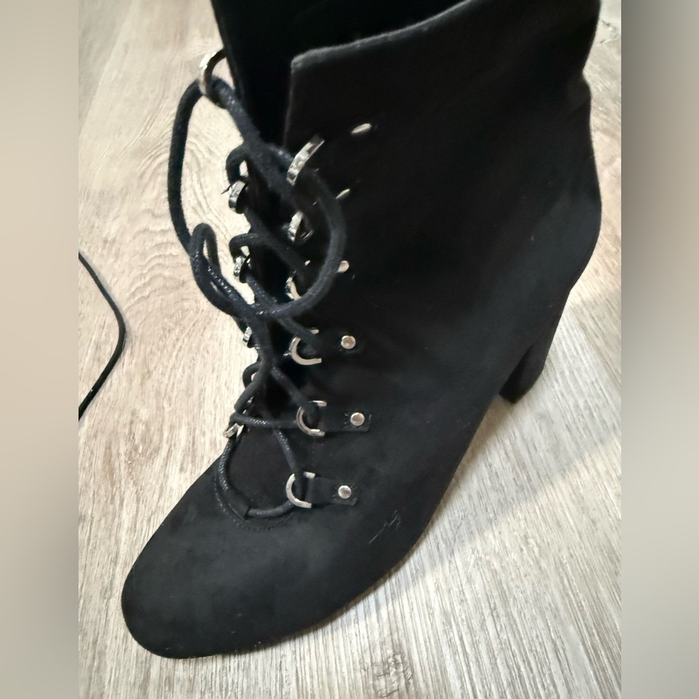 🖤 Black Lace-Up Ankle Boots - Picture 2 of 4